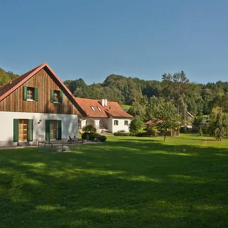 Kuerbishof Gartner Farm stay *